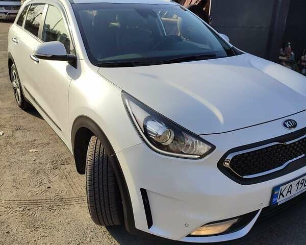 Белый Киа Niro, объемом двигателя 1.58 л и пробегом 225 тыс. км за 16600 $, фото 5 на Automoto.ua