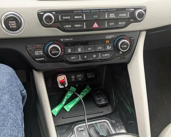 Белый Киа Niro, объемом двигателя 1.6 л и пробегом 110 тыс. км за 15600 $, фото 10 на Automoto.ua
