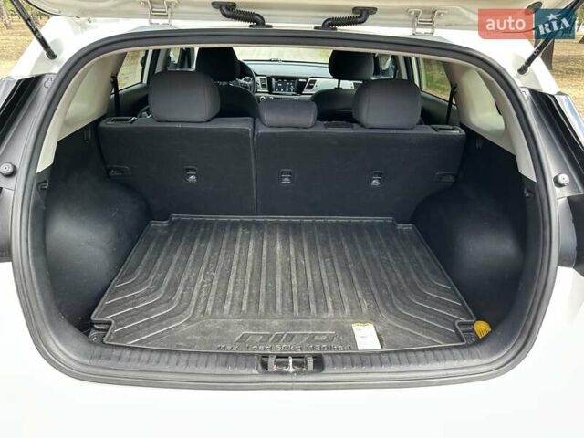 Киа Niro 2017 в Кривом Роге на Automoto.ua Белый Киа Niro, объемом двигателя 1.59 л и пробегом 170 тыс. км за 15000 $, фото 14 на Automoto.ua