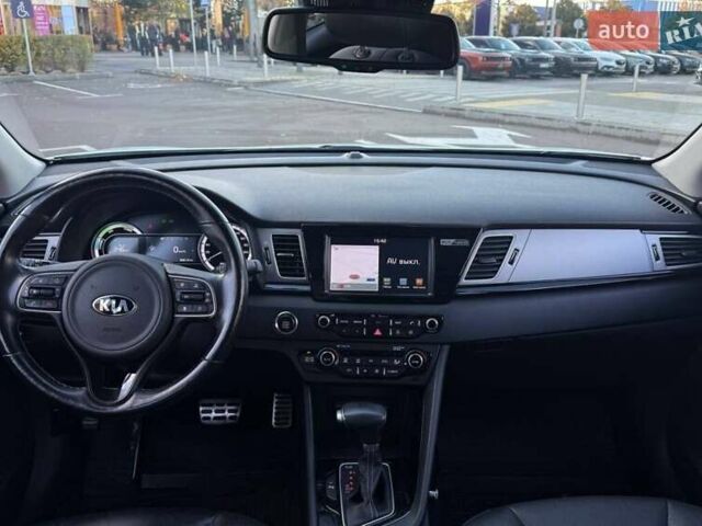 Білий Кіа Niro, об'ємом двигуна 1.58 л та пробігом 96 тис. км за 18990 $, фото 23 на Automoto.ua