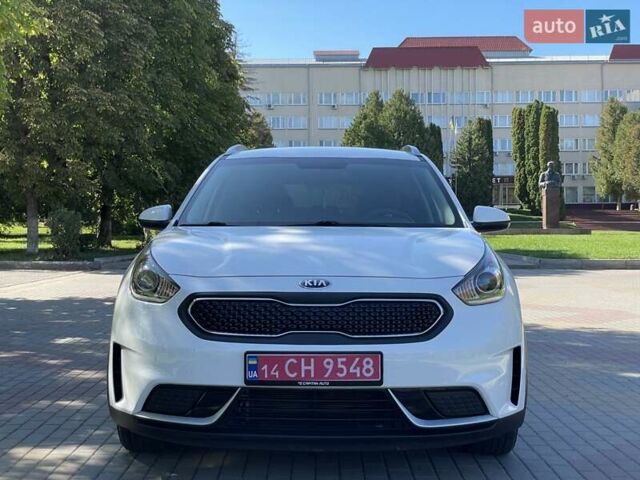 Белый Киа Niro, объемом двигателя 0 л и пробегом 182 тыс. км за 16700 $, фото 1 на Automoto.ua