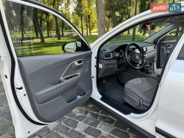 Белый Киа Niro, объемом двигателя 1.6 л и пробегом 160 тыс. км за 15400 $, фото 27 на Automoto.ua