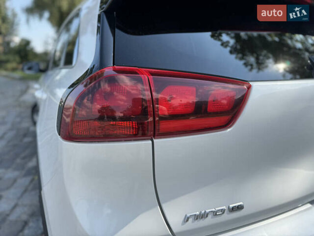 Белый Киа Niro, объемом двигателя 1.6 л и пробегом 160 тыс. км за 15400 $, фото 25 на Automoto.ua