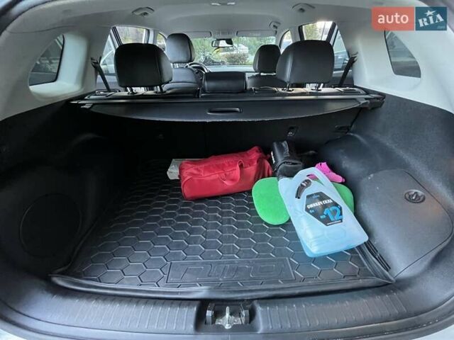 Белый Киа Niro, объемом двигателя 1.58 л и пробегом 147 тыс. км за 20000 $, фото 47 на Automoto.ua