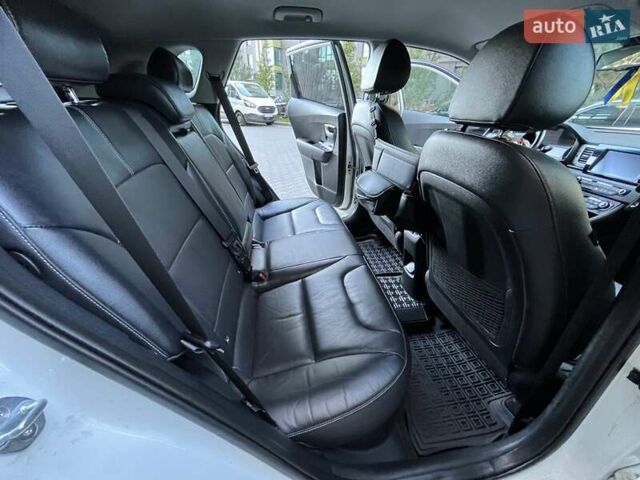 Белый Киа Niro, объемом двигателя 1.58 л и пробегом 147 тыс. км за 20000 $, фото 42 на Automoto.ua