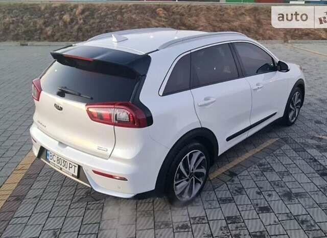 Білий Кіа Niro, об'ємом двигуна 1.6 л та пробігом 158 тис. км за 18400 $, фото 50 на Automoto.ua