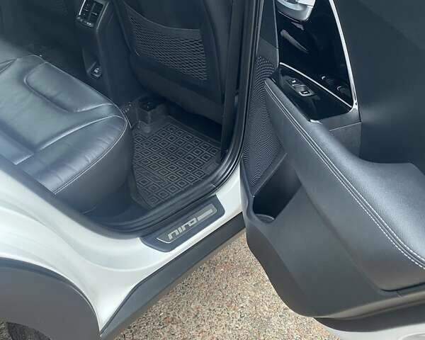 Білий Кіа Niro, об'ємом двигуна 1.58 л та пробігом 147 тис. км за 17400 $, фото 21 на Automoto.ua