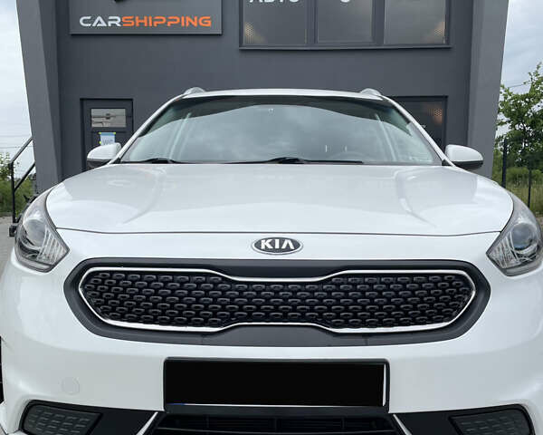 Белый Киа Niro, объемом двигателя 1.59 л и пробегом 66 тыс. км за 16500 $, фото 3 на Automoto.ua