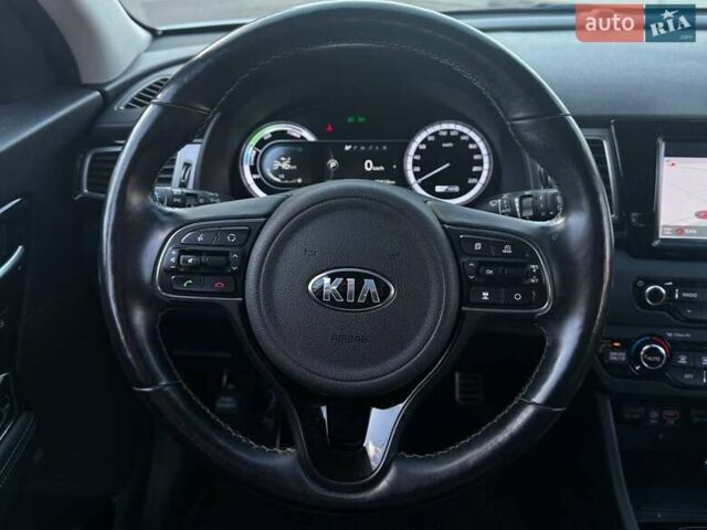Белый Киа Niro, объемом двигателя 1.58 л и пробегом 97 тыс. км за 18990 $, фото 19 на Automoto.ua