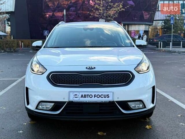 Білий Кіа Niro, об'ємом двигуна 1.58 л та пробігом 96 тис. км за 18990 $, фото 2 на Automoto.ua