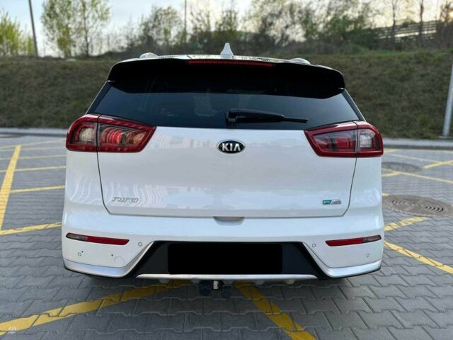 Кіа Niro 2017 у Києві на Automoto.ua Білий Кіа Niro, об'ємом двигуна 0 л та пробігом 75 тис. км за 10500 $, фото 4 на Automoto.ua