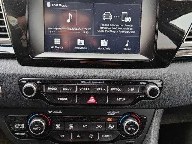 Белый Киа Niro, объемом двигателя 1.58 л и пробегом 180 тыс. км за 17200 $, фото 5 на Automoto.ua