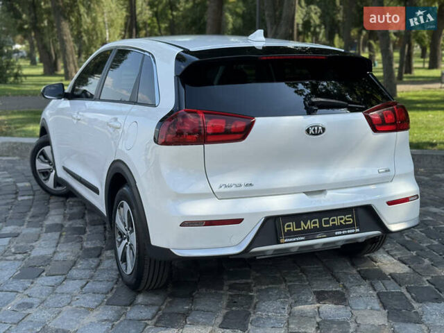 Белый Киа Niro, объемом двигателя 1.6 л и пробегом 160 тыс. км за 15400 $, фото 24 на Automoto.ua