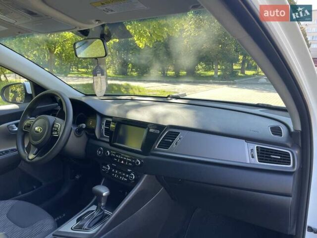 Белый Киа Niro, объемом двигателя 0 л и пробегом 182 тыс. км за 16700 $, фото 20 на Automoto.ua