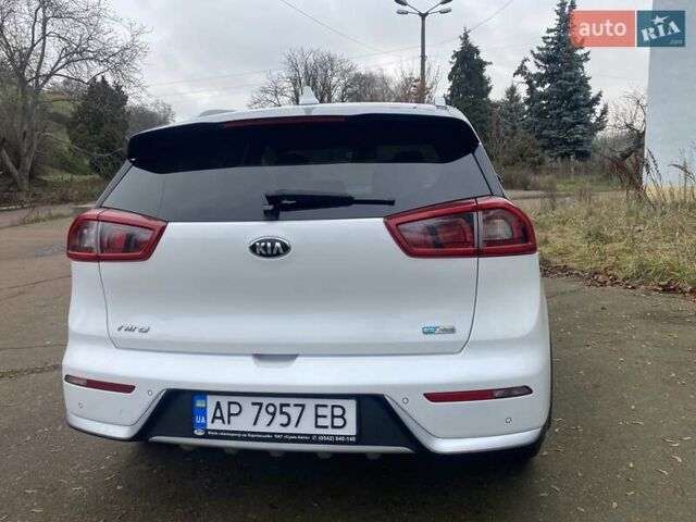 Білий Кіа Niro, об'ємом двигуна 1.58 л та пробігом 147 тис. км за 17400 $, фото 3 на Automoto.ua