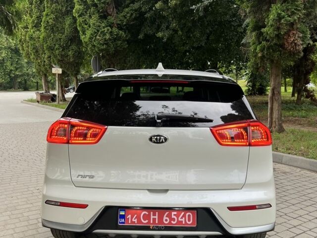 Білий Кіа Niro, об'ємом двигуна 1.6 л та пробігом 166 тис. км за 14999 $, фото 4 на Automoto.ua