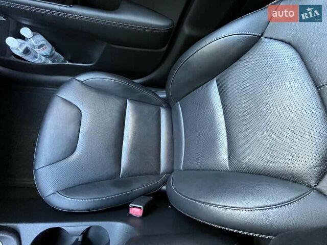 Белый Киа Niro, объемом двигателя 1.58 л и пробегом 147 тыс. км за 20000 $, фото 34 на Automoto.ua