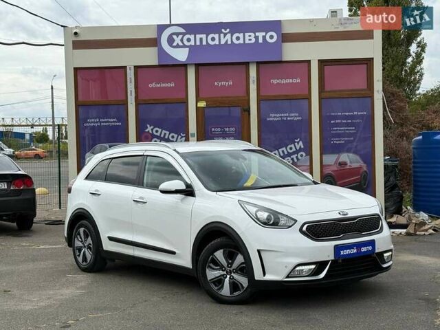 Белый Киа Niro, объемом двигателя 1.58 л и пробегом 195 тыс. км за 14990 $, фото 1 на Automoto.ua
