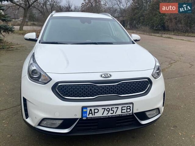 Білий Кіа Niro, об'ємом двигуна 1.58 л та пробігом 147 тис. км за 17400 $, фото 1 на Automoto.ua