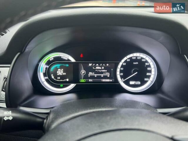 Белый Киа Niro, объемом двигателя 1.58 л и пробегом 193 тыс. км за 16300 $, фото 26 на Automoto.ua