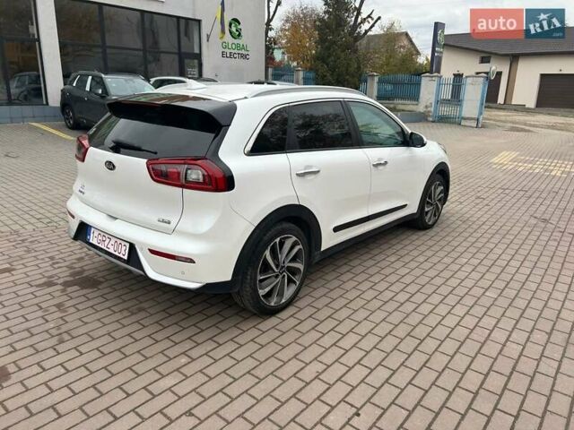 Белый Киа Niro, объемом двигателя 1.58 л и пробегом 193 тыс. км за 16300 $, фото 2 на Automoto.ua