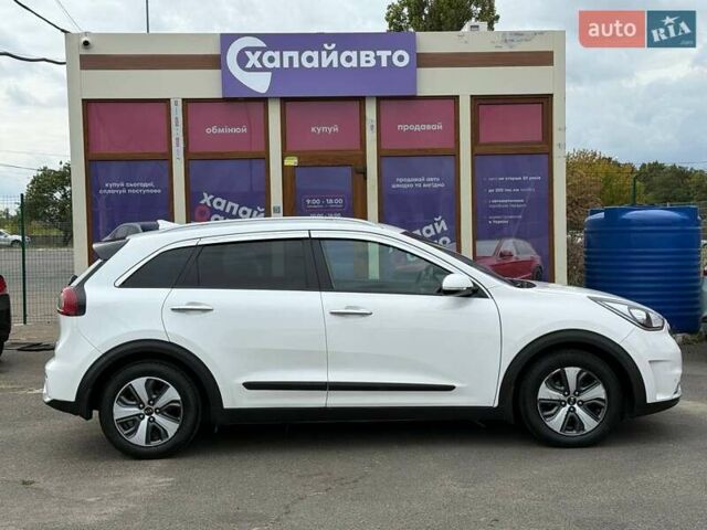 Белый Киа Niro, объемом двигателя 1.58 л и пробегом 195 тыс. км за 14990 $, фото 2 на Automoto.ua