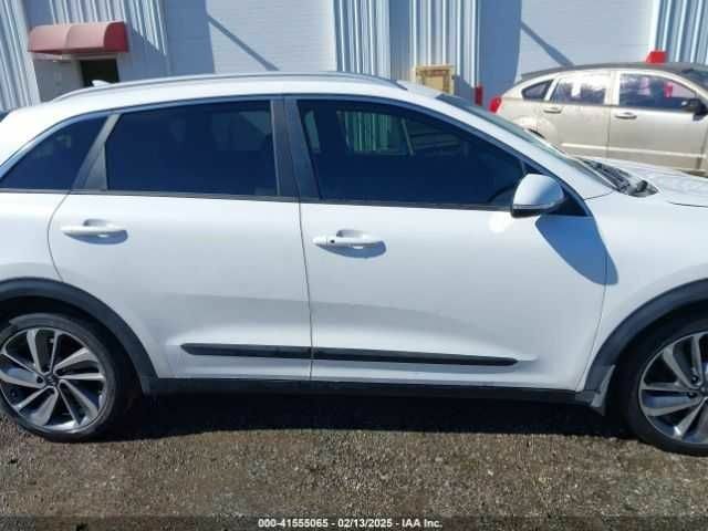 Белый Киа Niro, объемом двигателя 1.6 л и пробегом 100 тыс. км за 10000 $, фото 12 на Automoto.ua