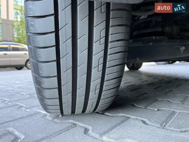 Белый Киа Niro, объемом двигателя 1.58 л и пробегом 147 тыс. км за 20000 $, фото 11 на Automoto.ua