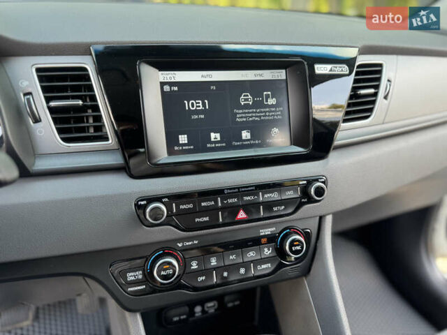 Белый Киа Niro, объемом двигателя 1.6 л и пробегом 160 тыс. км за 15400 $, фото 40 на Automoto.ua