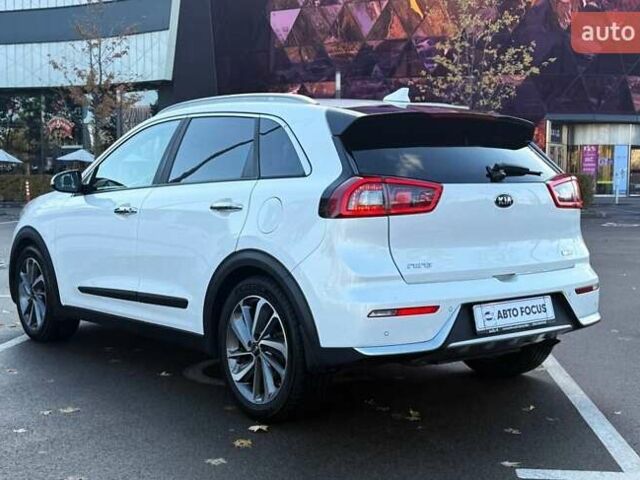 Белый Киа Niro, объемом двигателя 1.58 л и пробегом 97 тыс. км за 18990 $, фото 4 на Automoto.ua