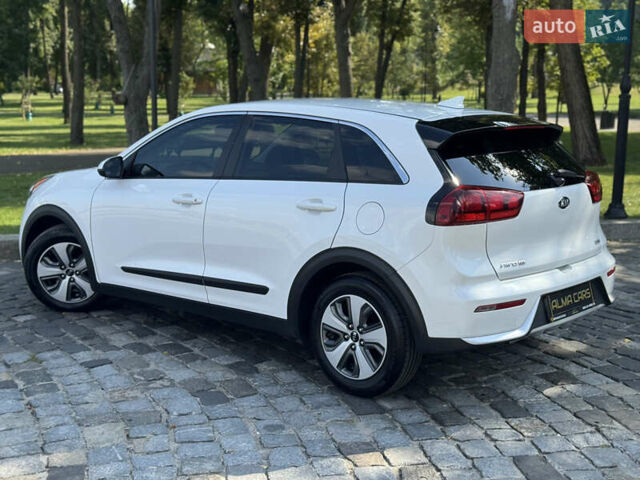 Белый Киа Niro, объемом двигателя 1.6 л и пробегом 160 тыс. км за 15400 $, фото 22 на Automoto.ua