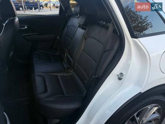 Белый Киа Niro, объемом двигателя 1.58 л и пробегом 97 тыс. км за 18990 $, фото 12 на Automoto.ua