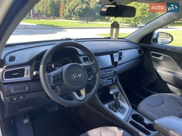 Белый Киа Niro, объемом двигателя 0 л и пробегом 182 тыс. км за 16700 $, фото 45 на Automoto.ua