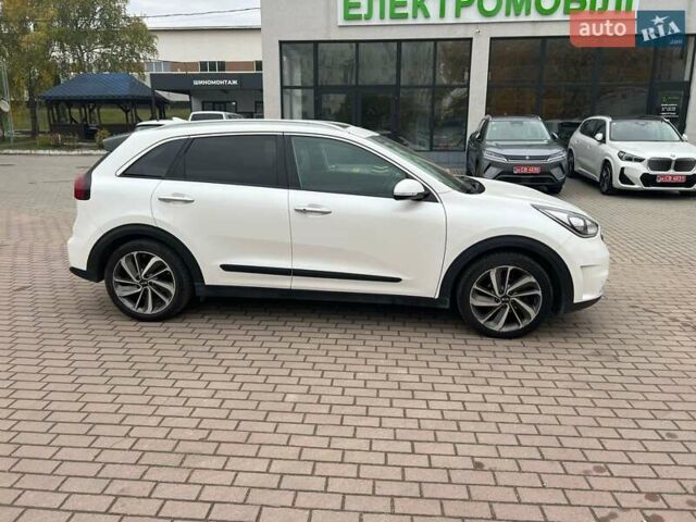 Белый Киа Niro, объемом двигателя 1.58 л и пробегом 193 тыс. км за 16300 $, фото 5 на Automoto.ua