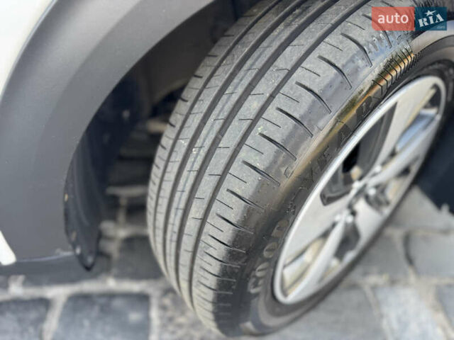 Белый Киа Niro, объемом двигателя 1.6 л и пробегом 160 тыс. км за 15400 $, фото 7 на Automoto.ua