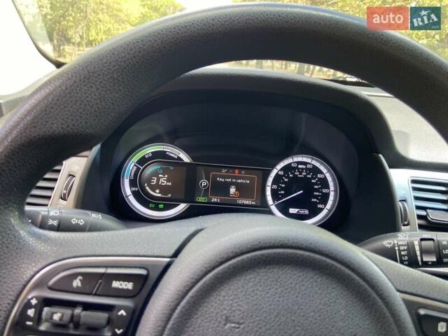 Киа Niro 2017 в Кривом Роге на Automoto.ua Белый Киа Niro, объемом двигателя 1.59 л и пробегом 170 тыс. км за 15000 $, фото 8 на Automoto.ua