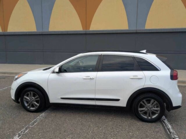 Белый Киа Niro, объемом двигателя 1.6 л и пробегом 64 тыс. км за 10300 $, фото 4 на Automoto.ua
