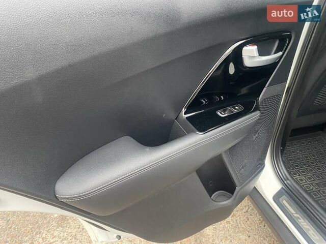 Білий Кіа Niro, об'ємом двигуна 1.58 л та пробігом 147 тис. км за 17400 $, фото 19 на Automoto.ua