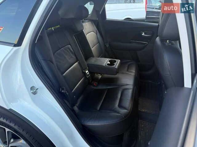 Белый Киа Niro, объемом двигателя 1.58 л и пробегом 97 тыс. км за 18990 $, фото 13 на Automoto.ua