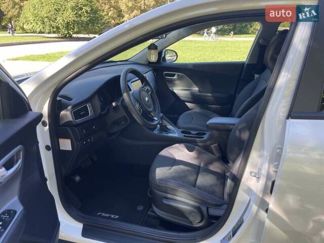 Белый Киа Niro, объемом двигателя 0 л и пробегом 182 тыс. км за 16700 $, фото 55 на Automoto.ua