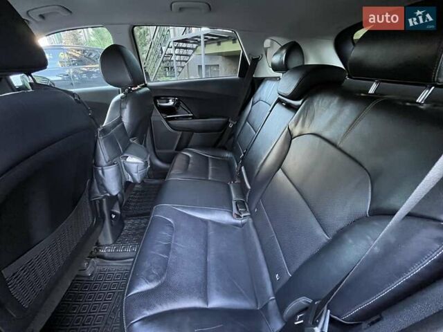 Белый Киа Niro, объемом двигателя 1.58 л и пробегом 147 тыс. км за 20000 $, фото 40 на Automoto.ua