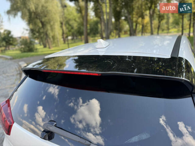 Белый Киа Niro, объемом двигателя 1.6 л и пробегом 160 тыс. км за 15400 $, фото 21 на Automoto.ua