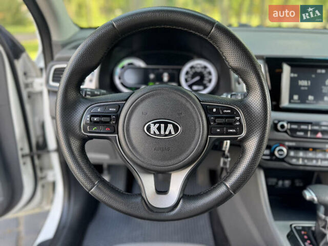 Белый Киа Niro, объемом двигателя 1.6 л и пробегом 160 тыс. км за 15400 $, фото 35 на Automoto.ua