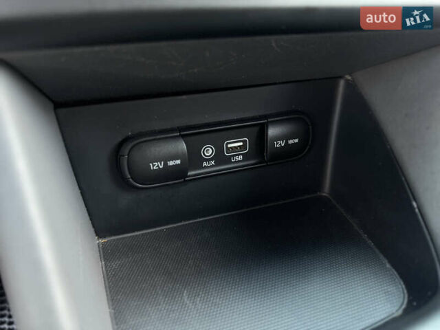 Белый Киа Niro, объемом двигателя 1.6 л и пробегом 160 тыс. км за 15400 $, фото 46 на Automoto.ua