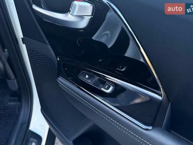 Білий Кіа Niro, об'ємом двигуна 1.58 л та пробігом 96 тис. км за 18990 $, фото 24 на Automoto.ua