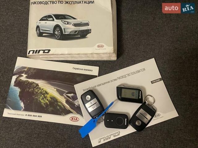 Білий Кіа Niro, об'ємом двигуна 1.58 л та пробігом 147 тис. км за 17400 $, фото 38 на Automoto.ua