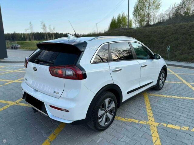 Кіа Niro 2017 у Києві на Automoto.ua Білий Кіа Niro, об'ємом двигуна 0 л та пробігом 75 тис. км за 10500 $, фото 3 на Automoto.ua