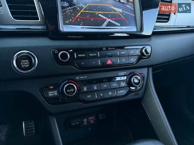 Белый Киа Niro, объемом двигателя 1.58 л и пробегом 97 тыс. км за 18990 $, фото 21 на Automoto.ua