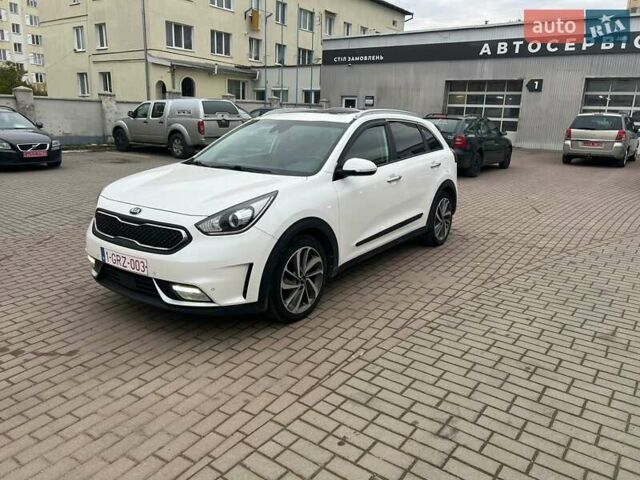 Белый Киа Niro, объемом двигателя 1.58 л и пробегом 193 тыс. км за 16300 $, фото 7 на Automoto.ua