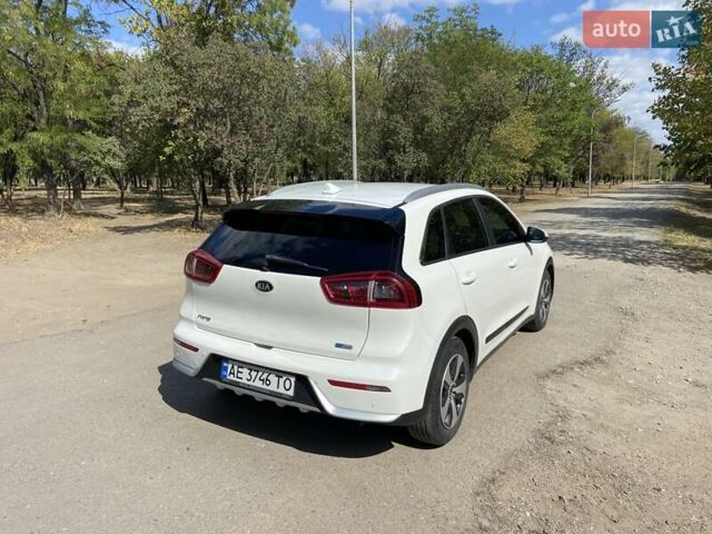 Киа Niro 2017 в Кривом Роге на Automoto.ua Белый Киа Niro, объемом двигателя 1.59 л и пробегом 170 тыс. км за 15000 $, фото 3 на Automoto.ua